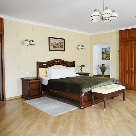 Spadok Hotel Камианец-Подилский Екстериор снимка