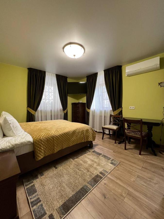 Spadok Hotel Камианец-Подилский Екстериор снимка